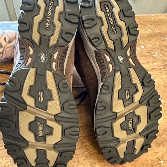 New Balance 605 Abzorb Brown Suede Trail Shoes - Picture 6 of 6